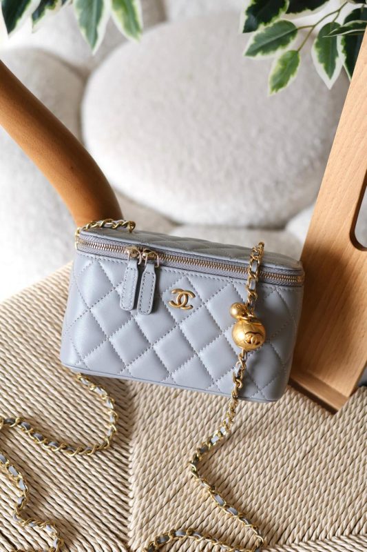 CHANEL Grey Lambskin Quilted Pearl Crush Small Vanity Case In Dubai