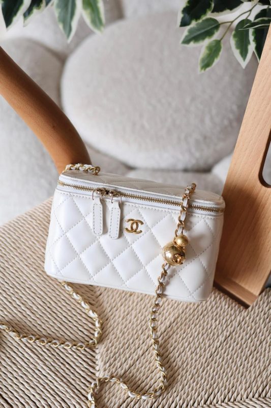CHANEL Small Pearl Crush White Quilted Lambskin Vanity Case With Chain In Dubai
