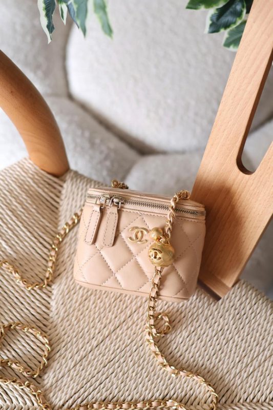 Chanel Beige Lambskin Quilted Mini Pearl Crush Vanity Case With Chain In Dubai