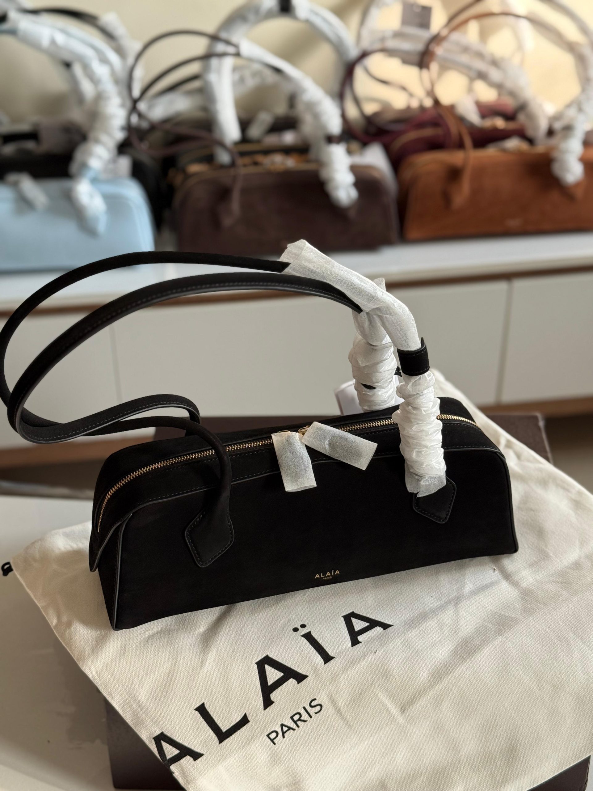 Alaia Le Teckel Suede Black Medium Alaia Le Teckel Suede Black Medium