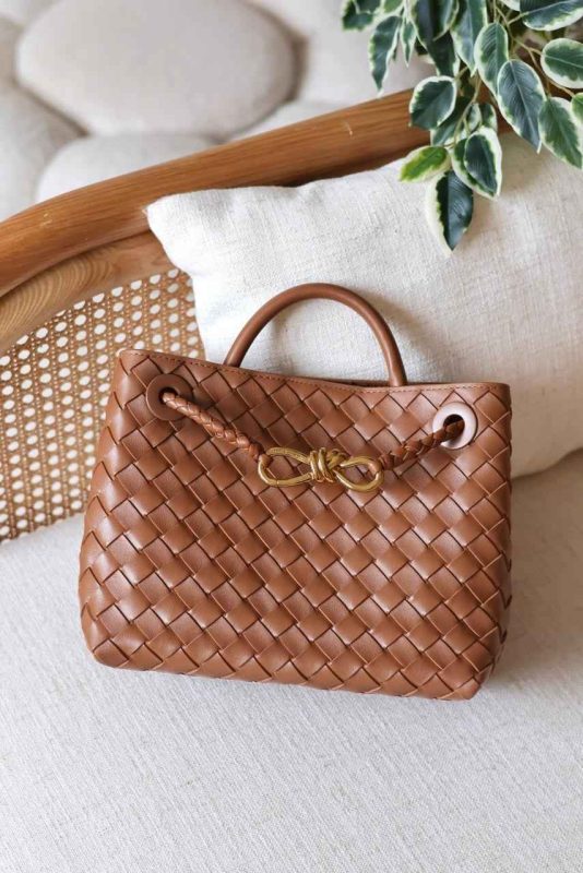Bottega Veneta Andiamo Small Amber