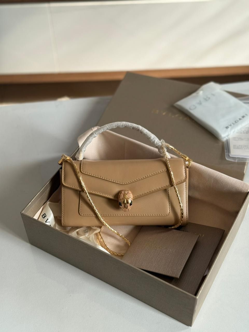 Bvlgari Beige Calf Leather Serpenti Forever Crossbody Phone Case Bvlgari Beige Calf Leather Serpenti Forever Crossbody Phone Case