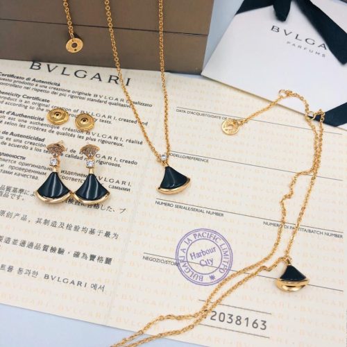 Bvlgari Divas' Dream Necklace Set in black