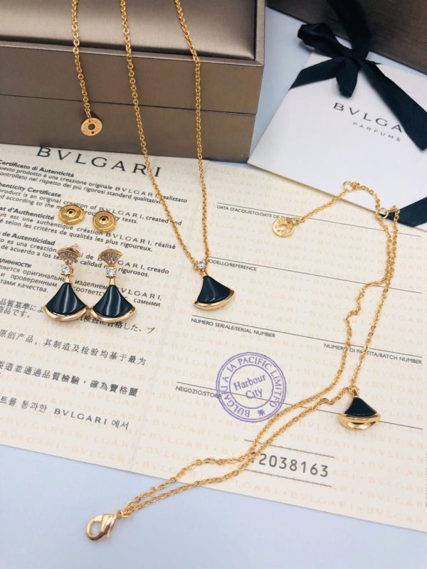 Bvlgari Divas' Dream Necklace Set in black