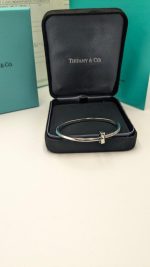 Tiffany & Co. T1 Narrow Hinged Bangle In with diamonds - Image 3