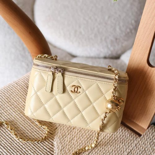 CHANEL Small Pearl Crush Sweet Camellia Quilted Lambskin Vanity Case In Dubai