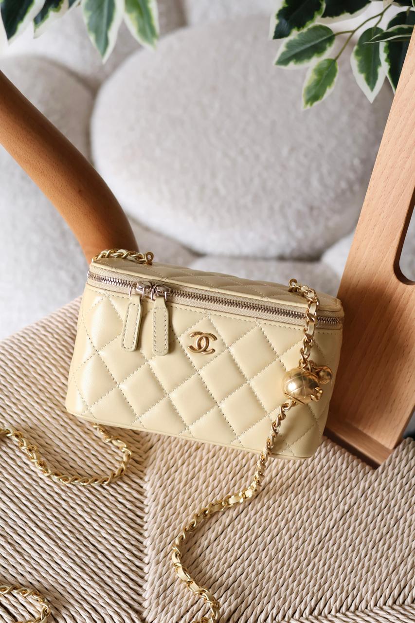 CHANEL Small Pearl Crush Sweet Camellia Quilted Lambskin Vanity Case In Dubai CHANEL Small Pearl Crush Sweet Camellia Quilted Lambskin Vanity Case In Dubai
