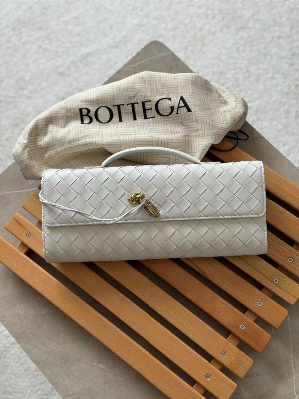 Bottega Veneta Andiamo Clutch White