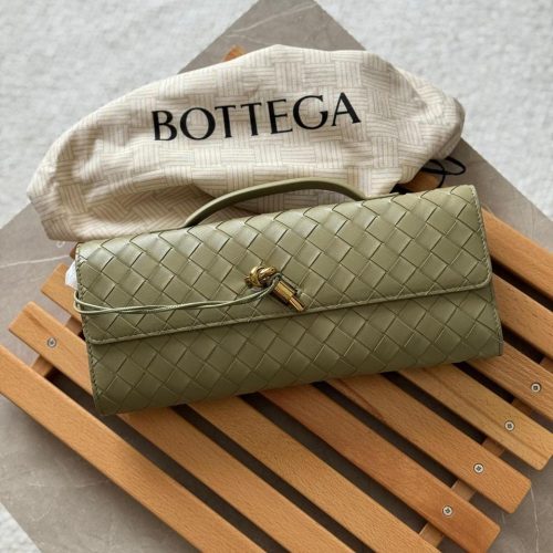 Bottega Veneta Andiamo Clutch Olive
