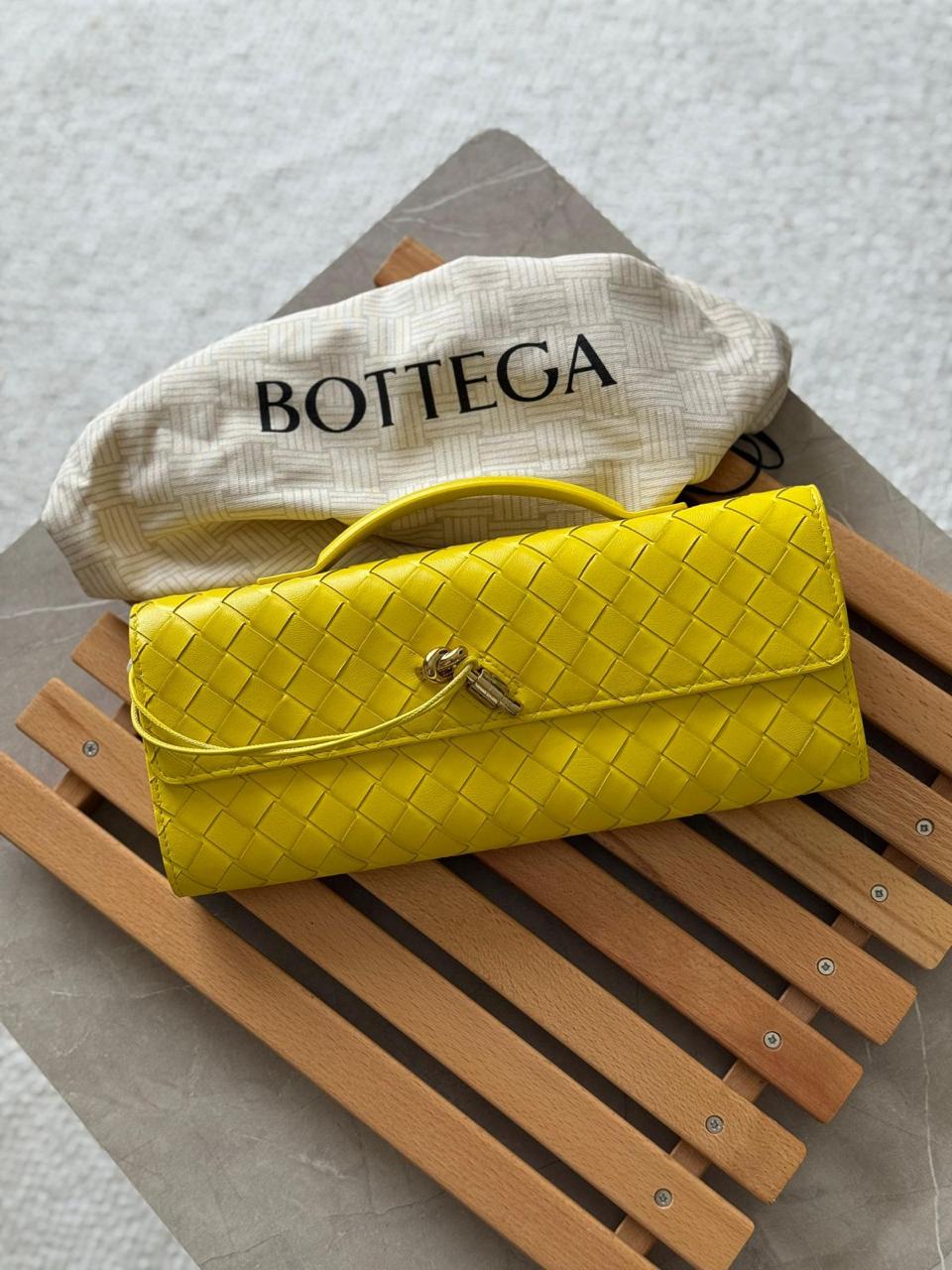 Bottega Veneta Andiamo Clutch Yellow Bottega Veneta Andiamo Clutch Yellow
