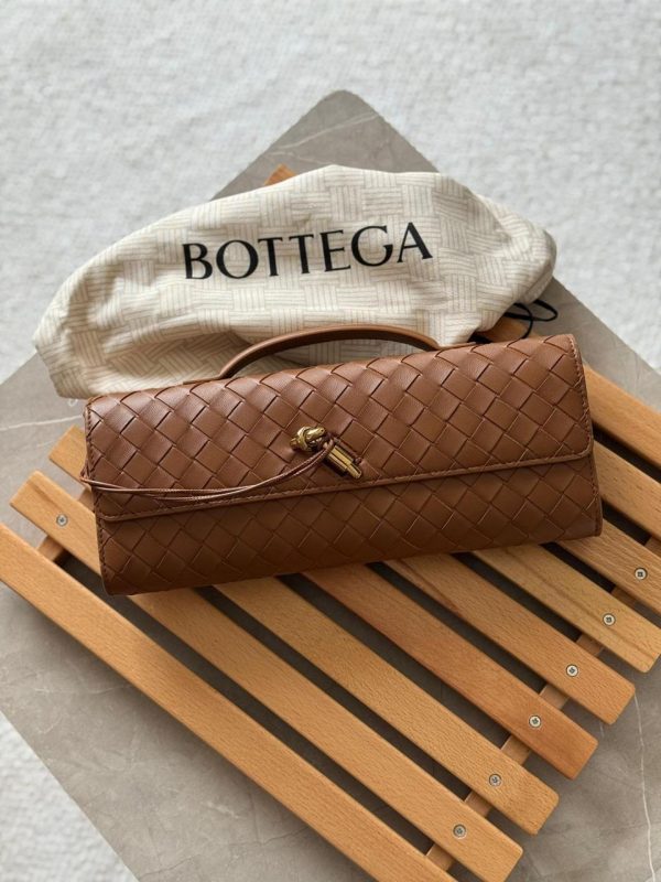 Bottega Veneta Andiamo Clutch Pale Brown