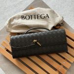 Bottega Veneta Andiamo Clutch Black
