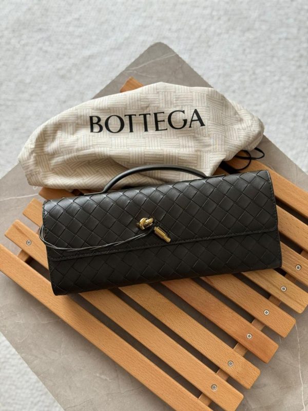 Bottega Veneta Andiamo Clutch Black
