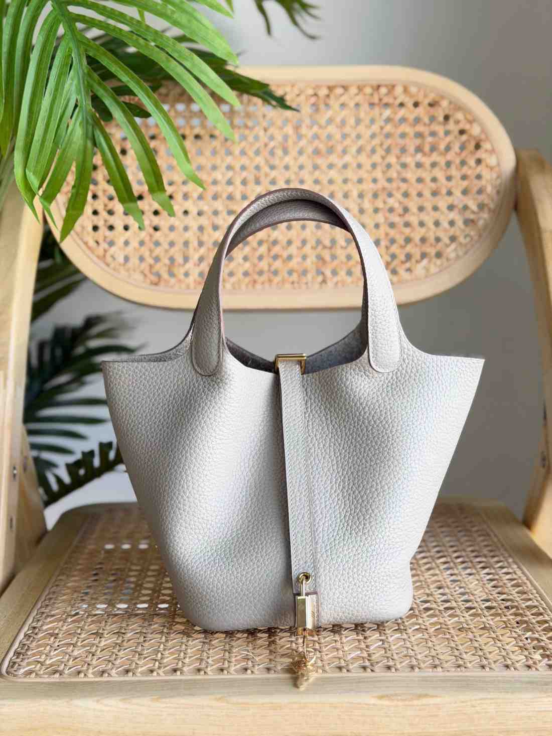 Hermes Picotin Lock 18 Gris Pale Taurillon Clemence Leather Top Handles Bags Hermes Picotin Lock 18 Gris Pale Taurillon Clemence Leather Top Handles Bags