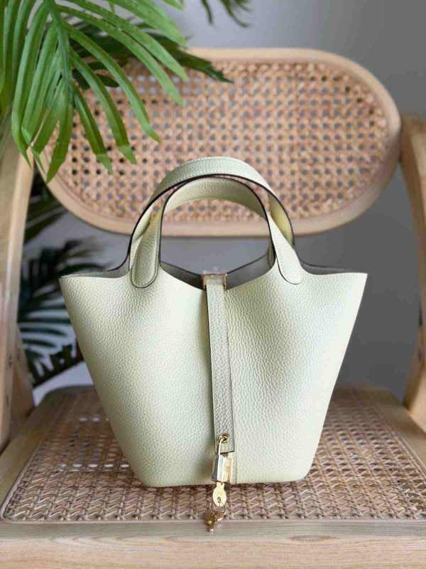 Hermes Picotin Lock 18 Gris Neve Taurillon Clemence Leather Top Handles Bags