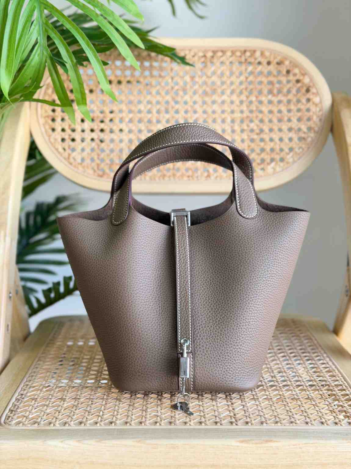 WhatsAppImage2026-04-05at10.54.05AM1 Hermes Picotin Lock 22 Etoupe
