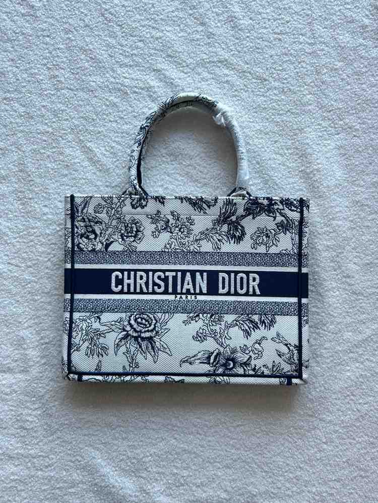 Dior Book Tote Medium Ecru Blue Toile de Jouy Dior Book Tote Medium Ecru Blue Toile de Jouy