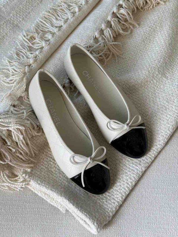 Chanel White Lambskin Cap Toe CC Ballerina Flats