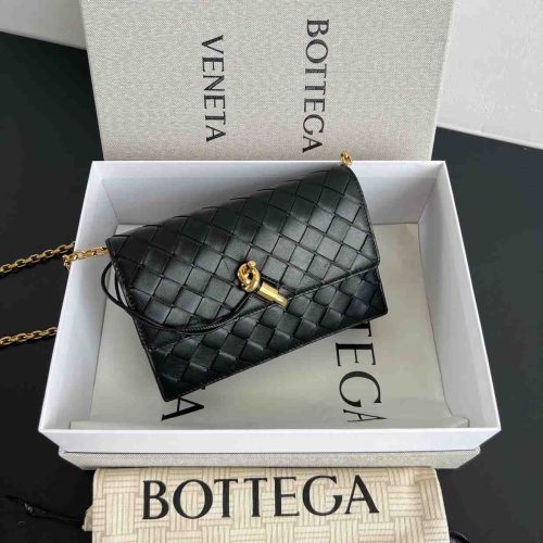Bottega Veneta Andiamo Pouch On Chain Black