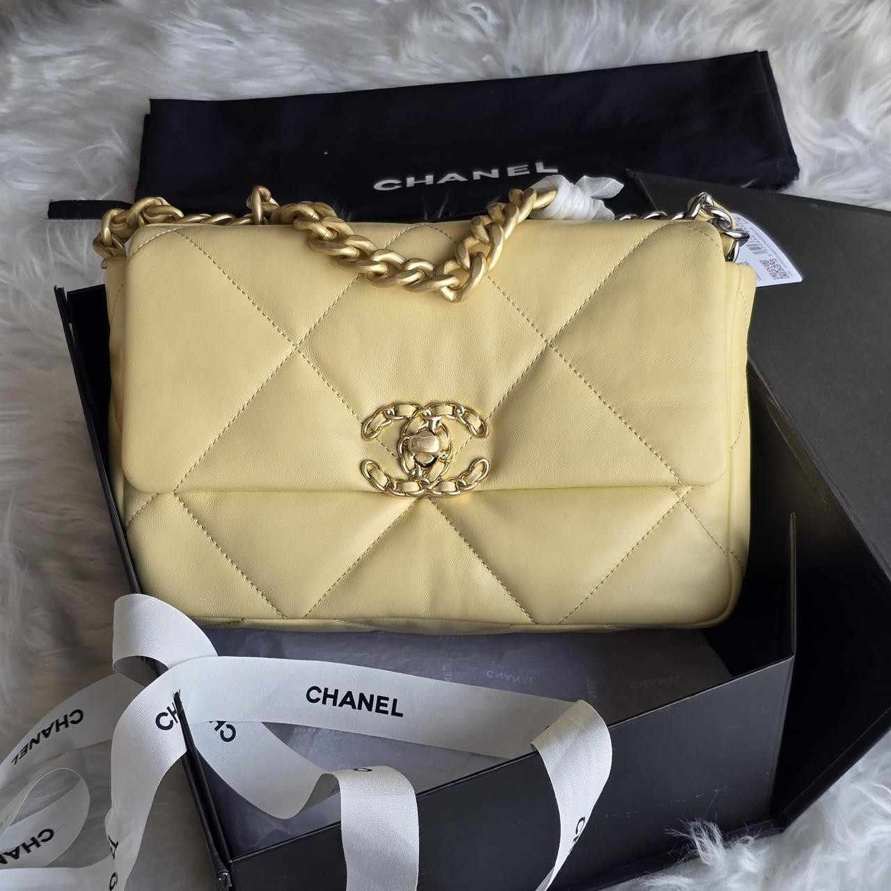 CHANEL19MediumYellowQuiltedLambskinLeatherFlapShoulderBag Chanel 19 Medium yellow Lambskin Leather Bag