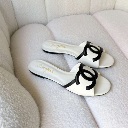 Chanel 26S Interlocking CC Logo Black & White Leather Flat Sandals 2