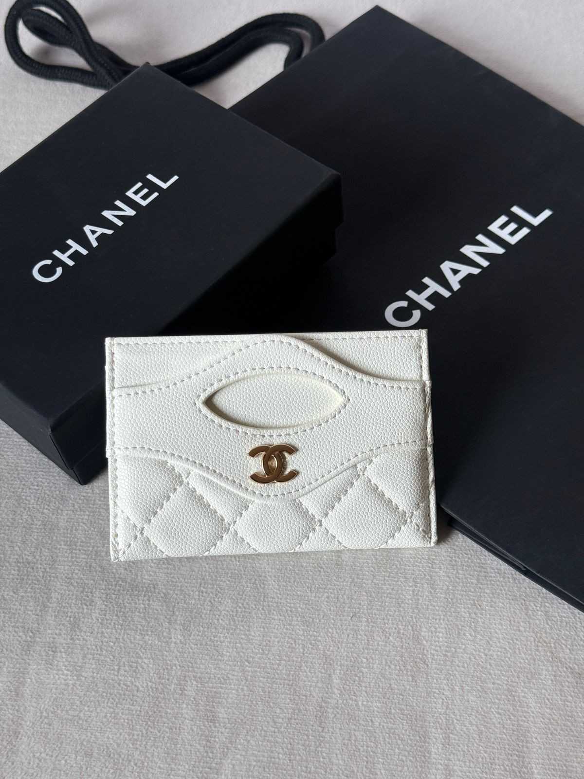 Chanel 31 Card Holder White Caviar Leather GHW Chanel 31 Card Holder White Caviar Leather GHW - Image 1