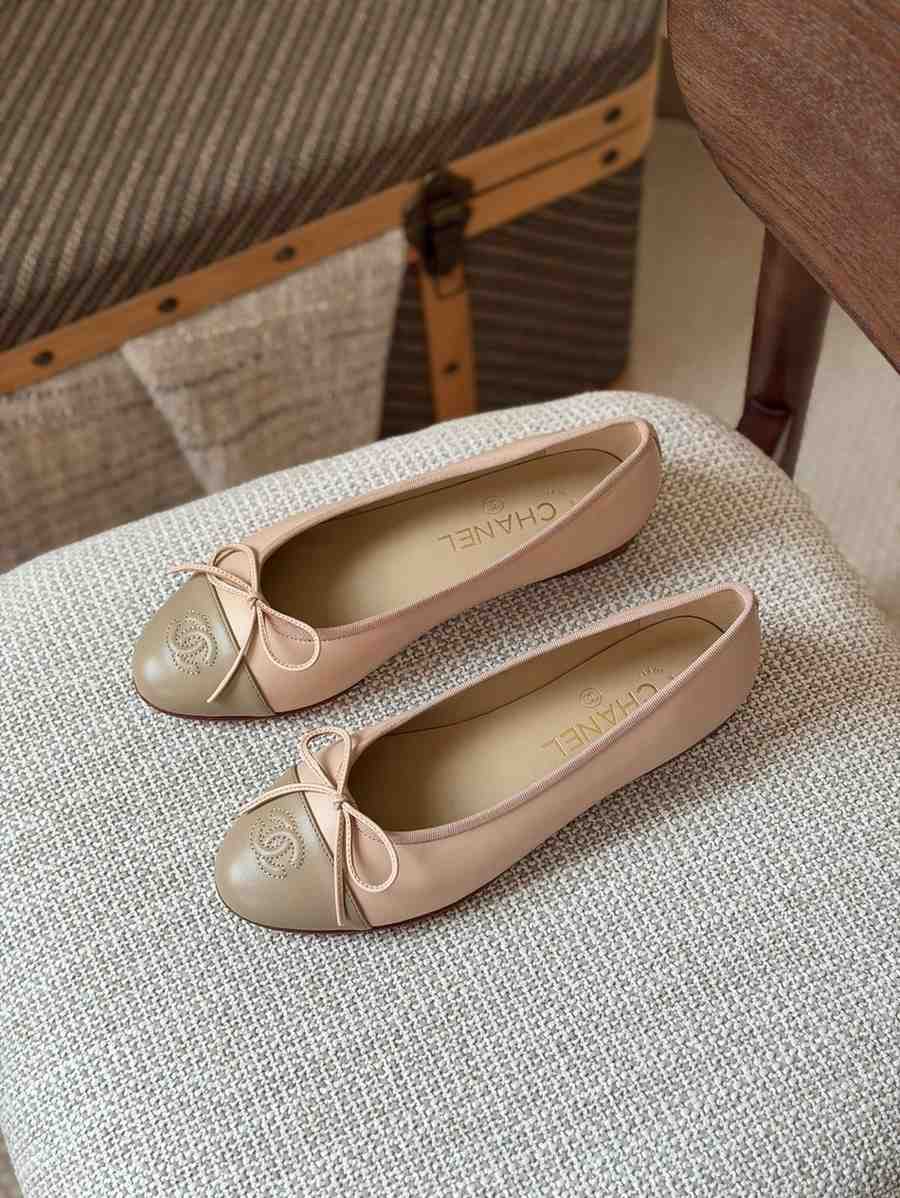 ChanelLightPinkDarkBeigeLambskinCapToeCCBallerinaFlats Chanel Light Pink & Dark Beige Lambskin Cap Toe CC Ballerina Flats - Image 1