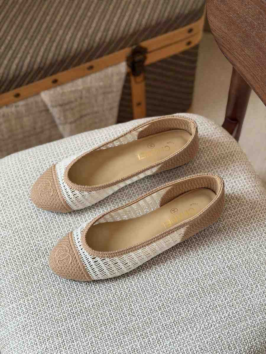 ChanelWhiteBeigeRaffiaCCCapToeBallerinaFlats Chanel White Beige Raffia CC Cap Toe Ballerina Flats - Image 1