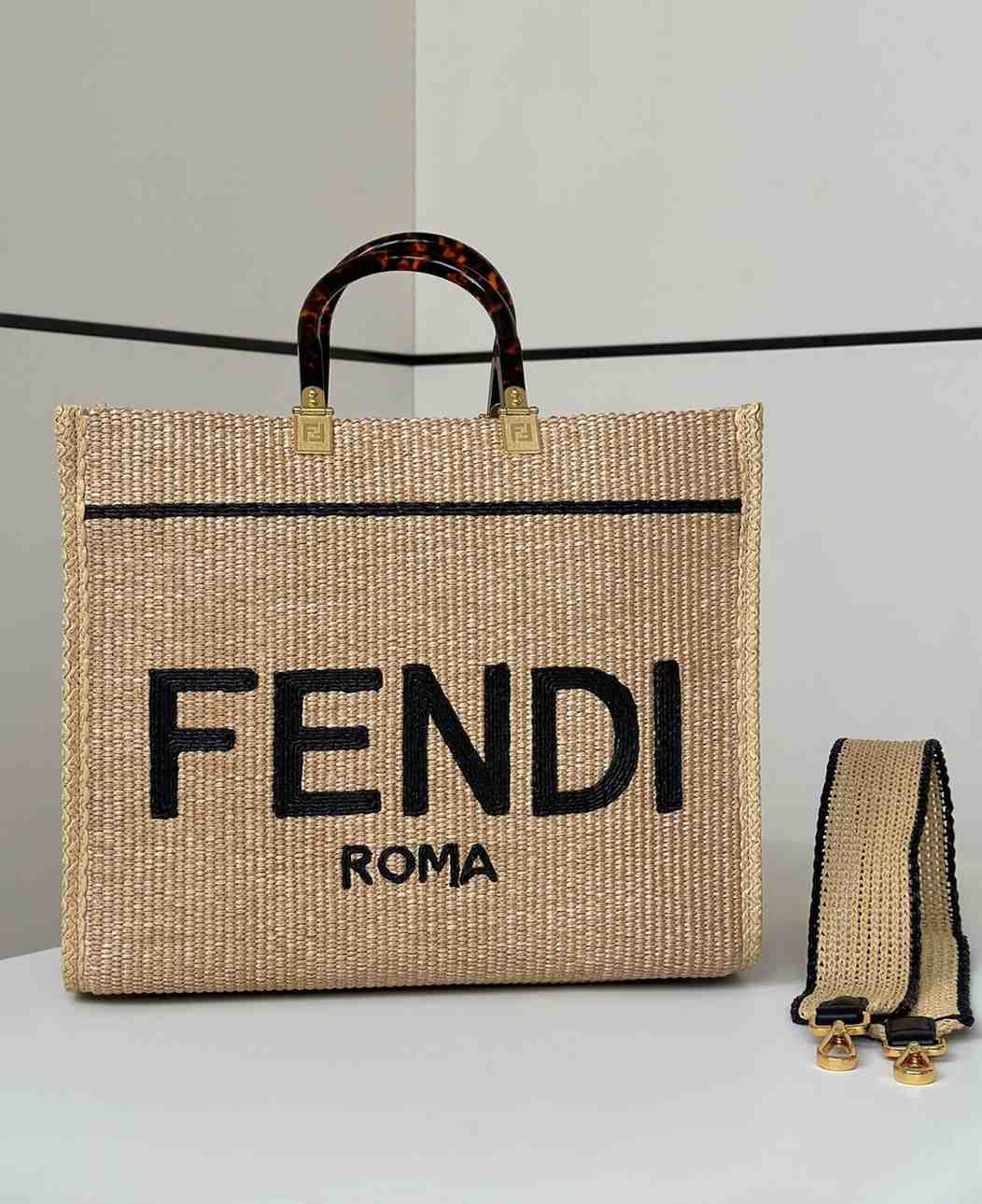 Fendi Sunshine Tote Logo Raffia Beige Fendi Sunshine Tote Logo Raffia Beige