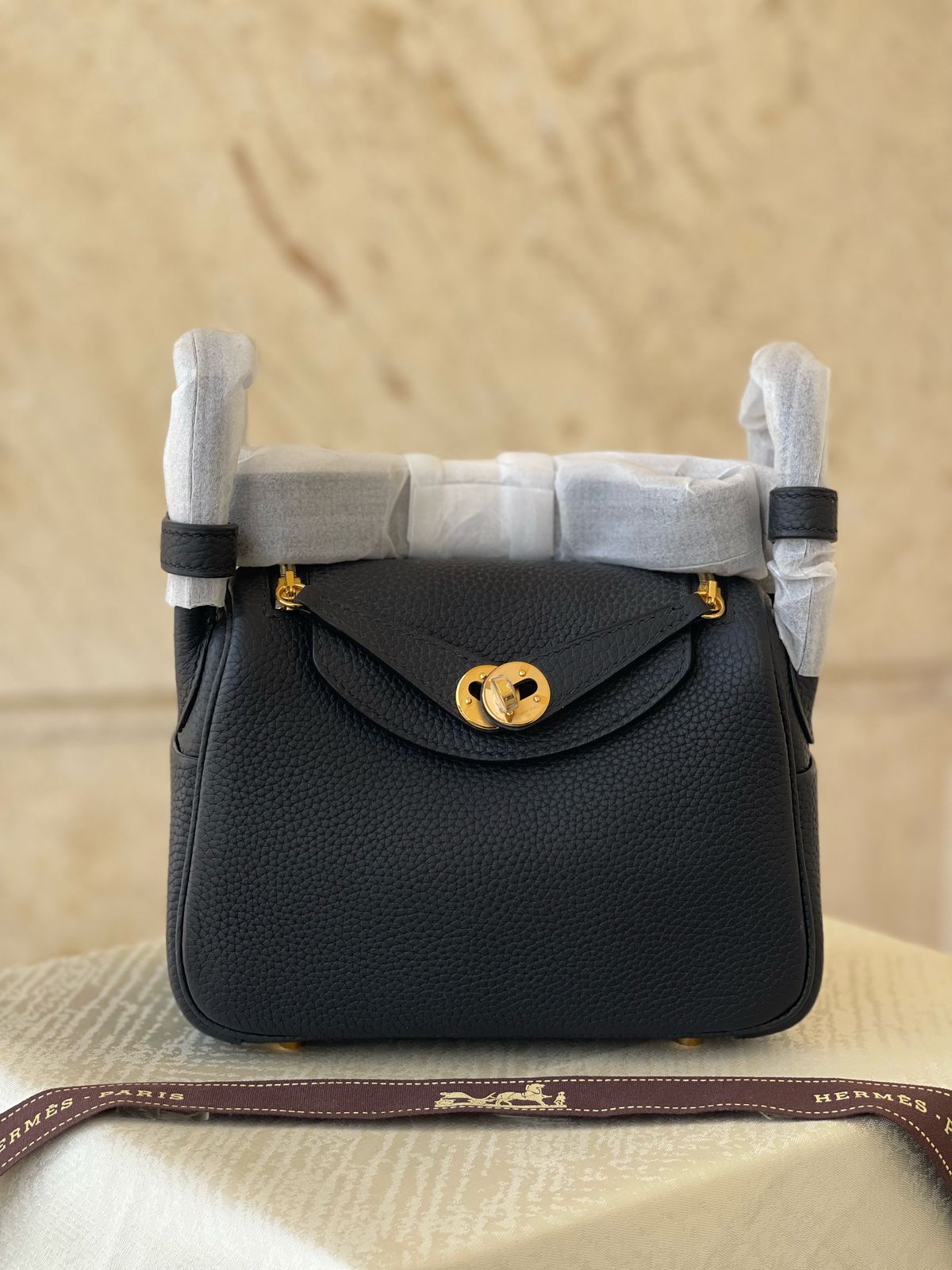 Hermes Mini Lindy Bag In Black Taurillon Clemence Leather Hermes Mini Lindy Bag In Black Taurillon Clemence Leather