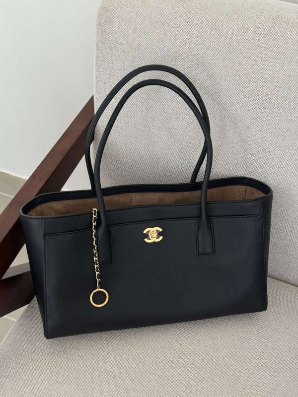 Chanel 26S Calfskin Cerf Small Shooping Tote In Black