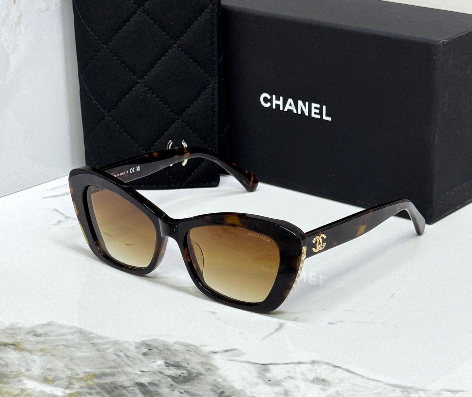 Chanel Brown Acetate Pearl Cat Eye CC 5481H Sunglasses Chanel Brown Acetate Pearl Cat Eye CC 5481H Sunglasses