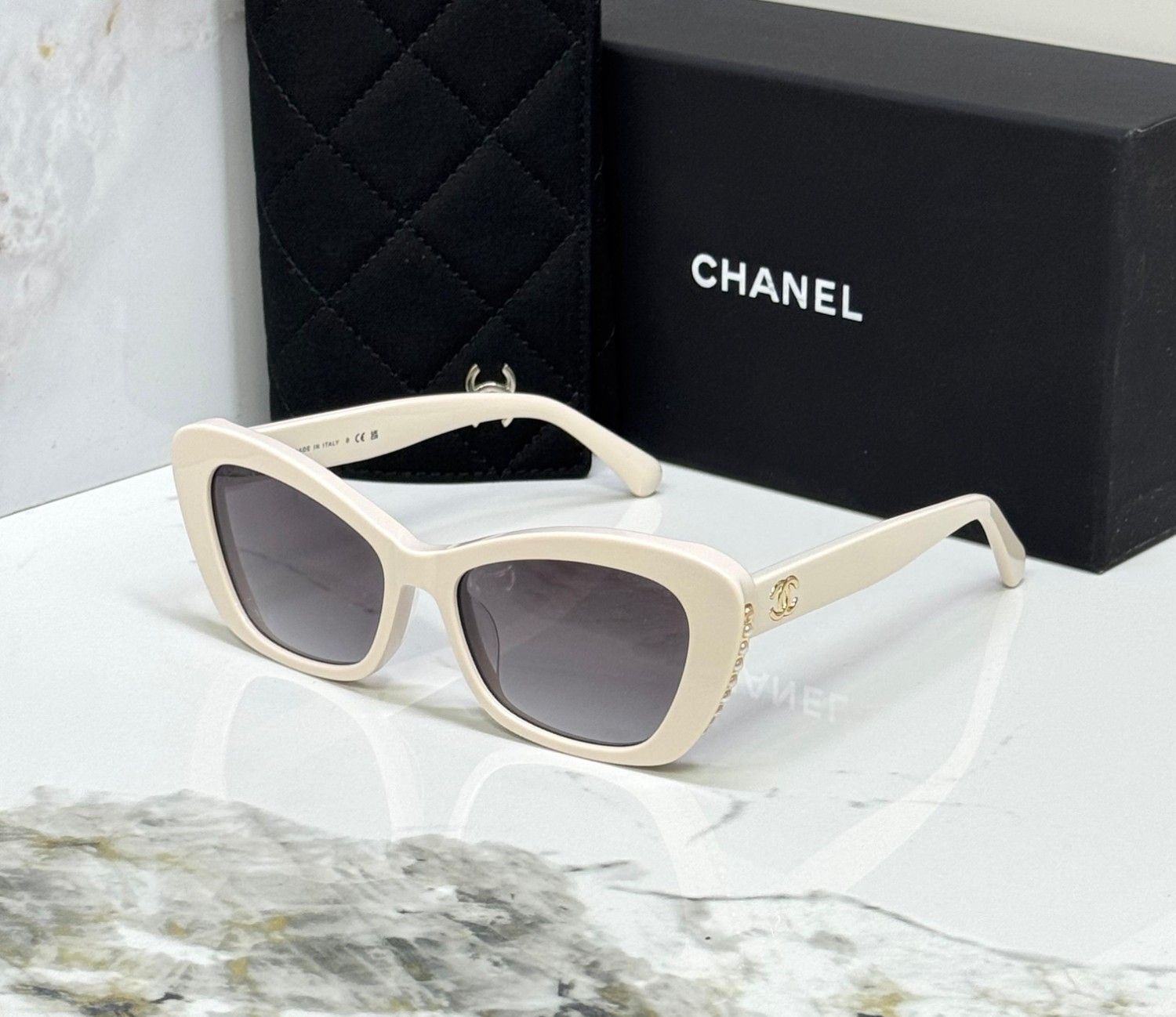 Chanel White Acetate Pearl Cat Eye CC 5481H Sunglasses Chanel White Acetate Pearl Cat Eye CC 5481H Sunglasses