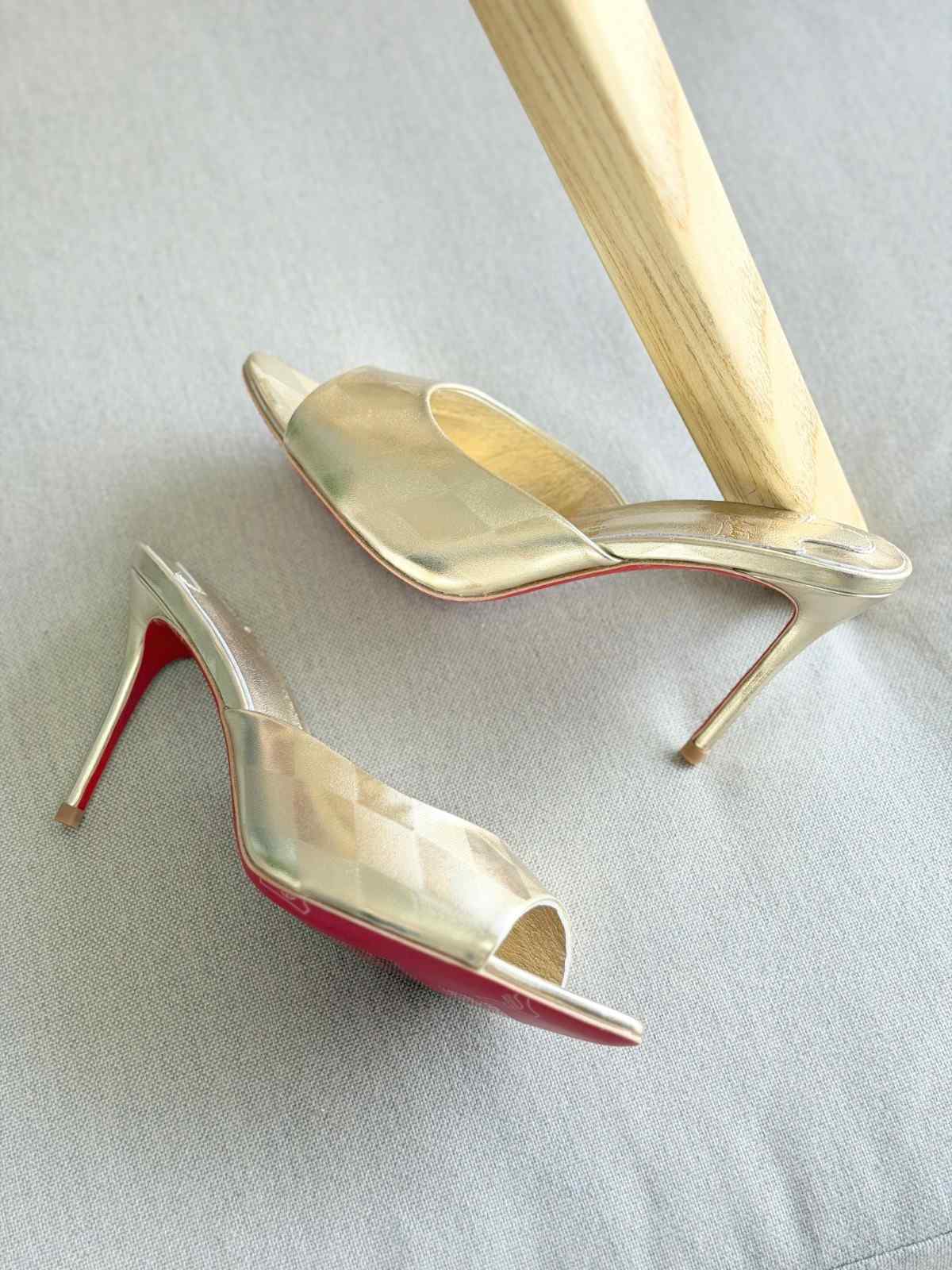 Christian Louboutin Miss Z 100MM Patent Leather Mule Heels In Gold Metalic Christian Louboutin Miss Z 100MM Patent Leather Mule Heels In Gold Metalic