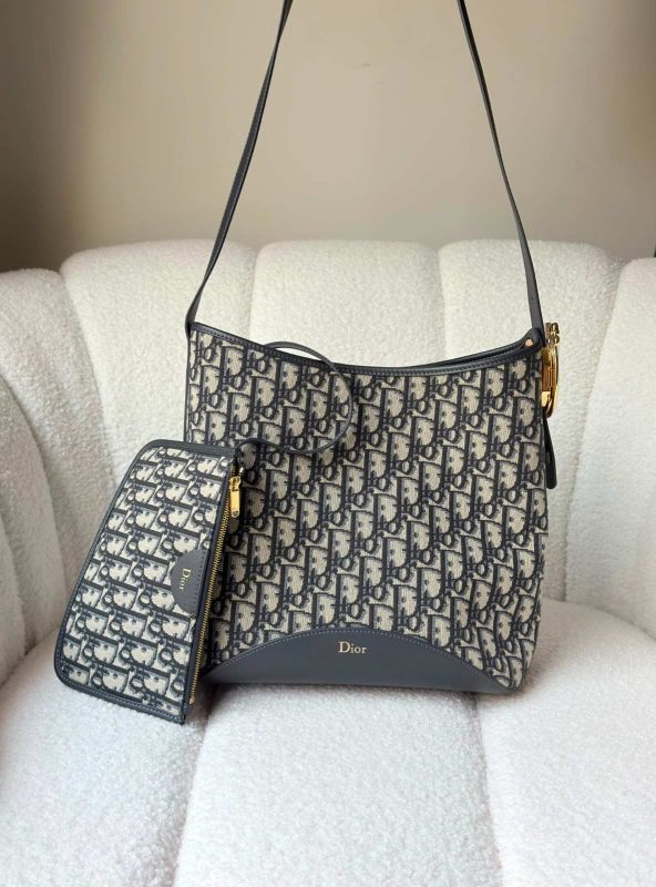 Dior Medium Blue Dior Oblique Jacquard Médaillon Bucket Bag