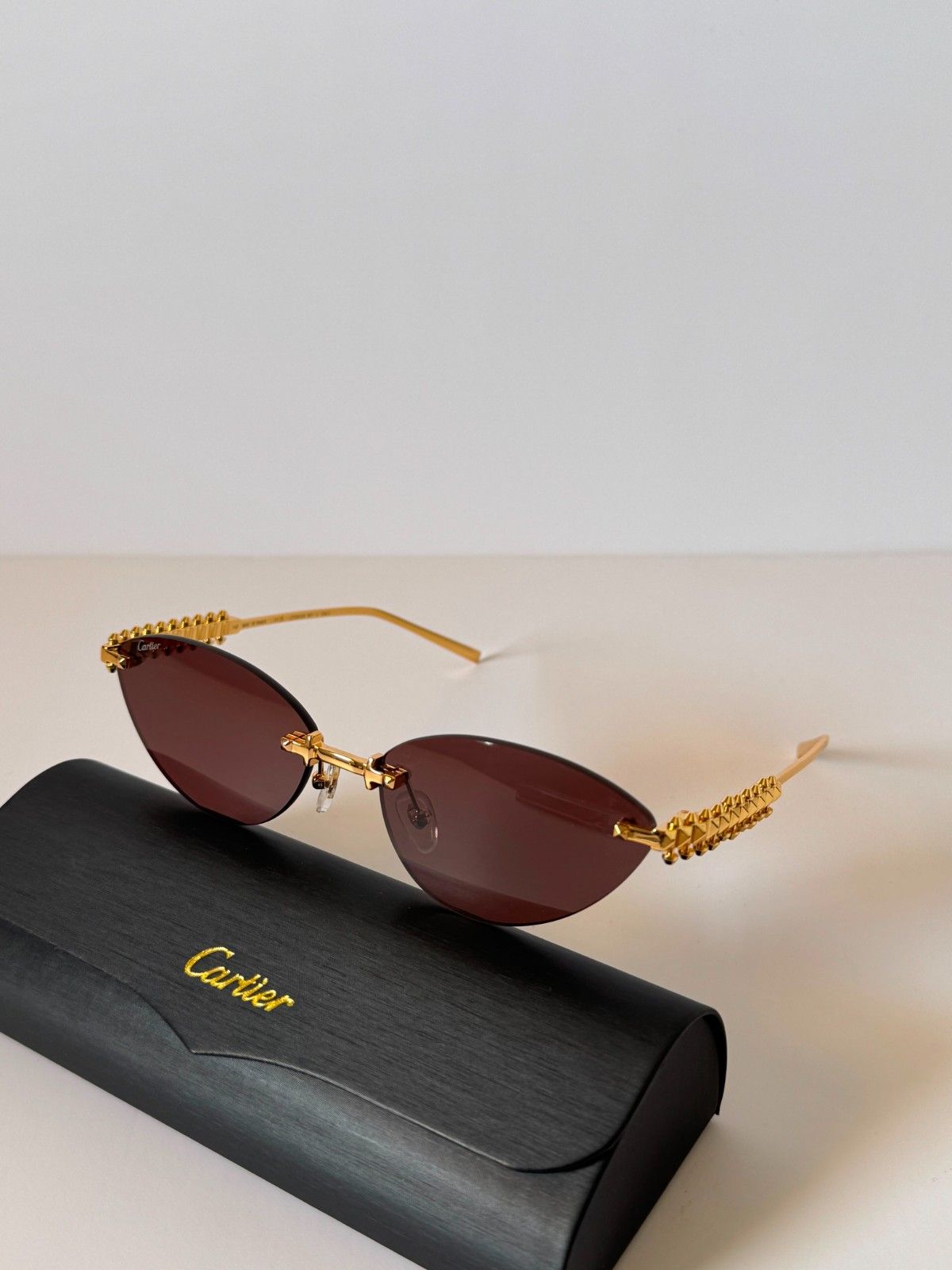 Cartier CT0543S-004 Clash De Cartier Smooth Golden Finish Sunglasses Cartier CT0543S-004 Clash De Cartier Smooth Golden Finish Sunglasses