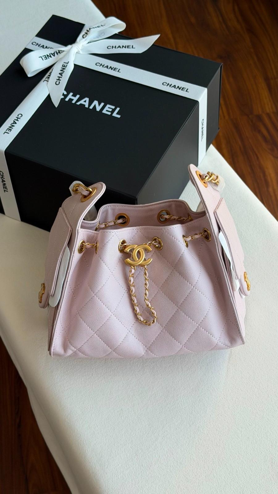Chanel 25 Small Hobo Bag Light Pink Caviar Leather Chanel 25 Small Hobo Bag Light Pink Caviar Leather