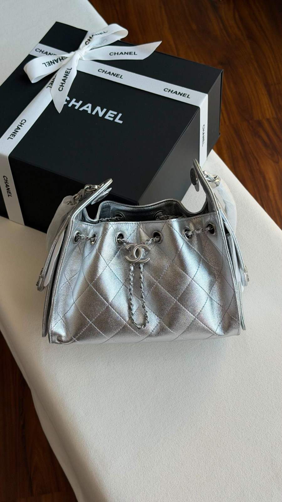 Chanel 25 Small Hobo Bag Silver Metallic Caviar Leather Chanel 25 Small Hobo Bag Silver Metallic Caviar Leather