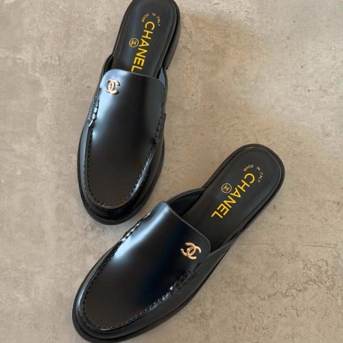Chanel CC Logo Smooth Calfskin Mules In Black