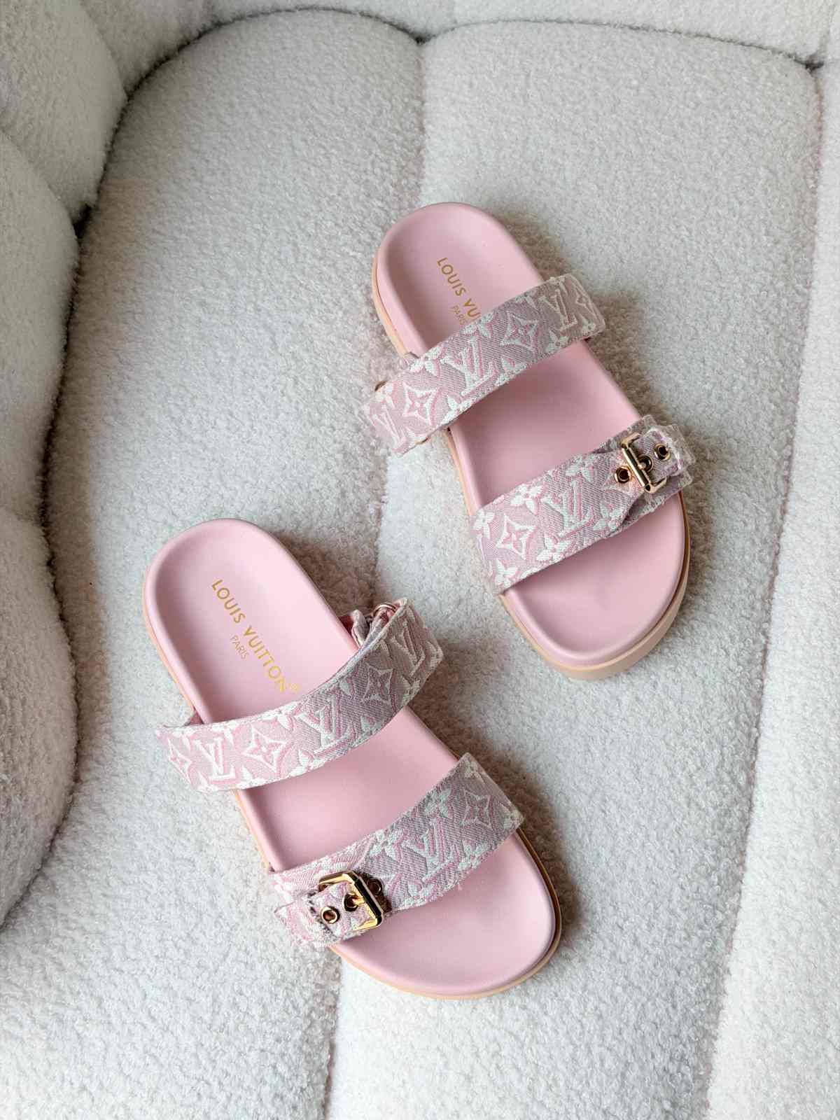 Louis Vuitton Bom Dia Flat Comfort Mules Pink Monogram Jacquard Louis Vuitton Bom Dia Flat Comfort Mules Pink Monogram Jacquard