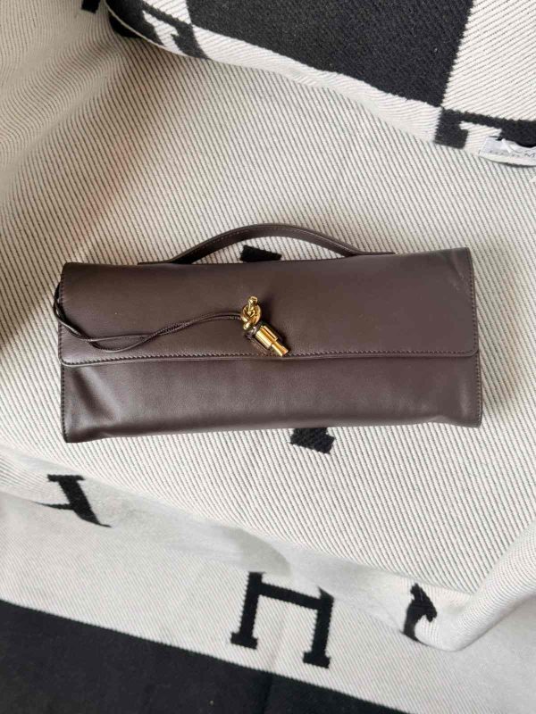 Bottega Veneta Andiamo Top Handle Clutch Fondant Leather Bag