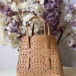 Alaia-Mina-20-vienne-vague-tote-bag-beige