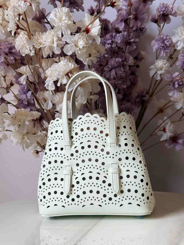 Alaia-Mina-20-vienne-vague-tote-bag-white