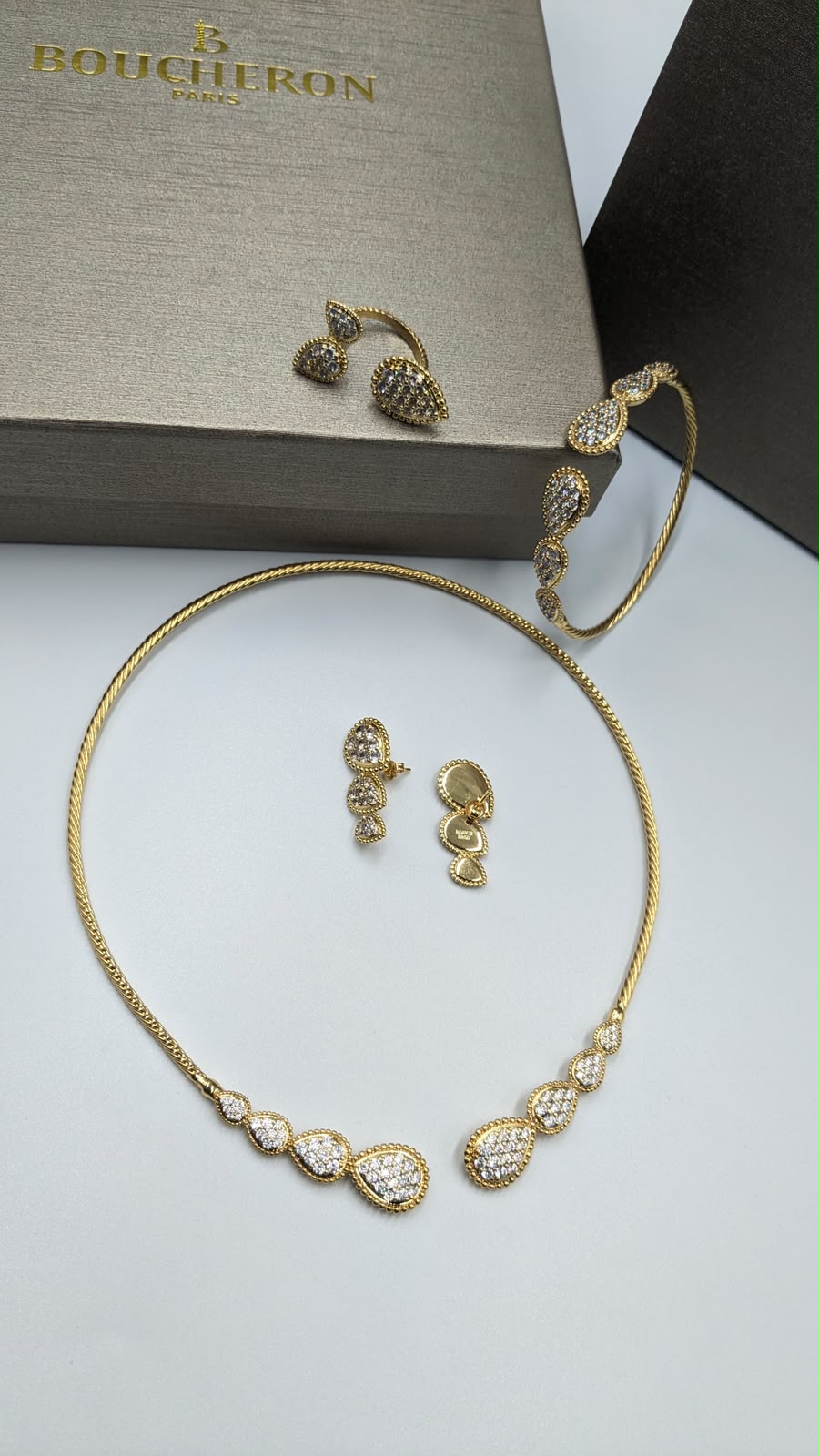 Boucheron Yellow Gold Serpent Boheme Diamond Choker Necklace Set Boucheron Yellow Gold Serpent Boheme Diamond Choker Necklace Set