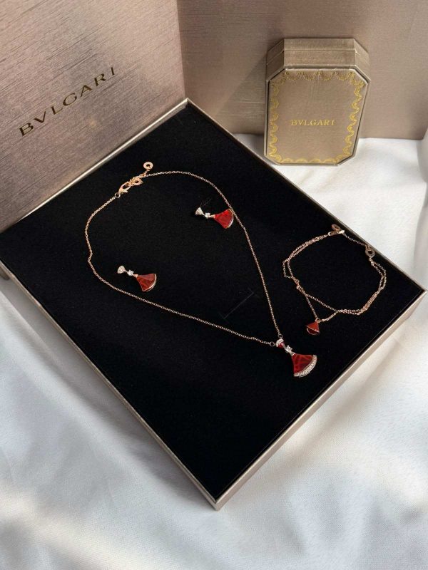 Bvlgari Divas Dream Red Diamond Pendant Set (2)