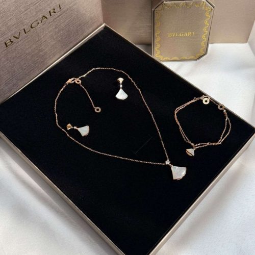 Bvlgari Divas Dream White Diamond Pendant Set