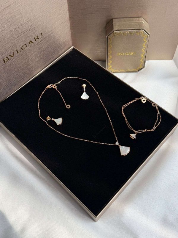 Bvlgari Divas Dream White Diamond Pendant Set