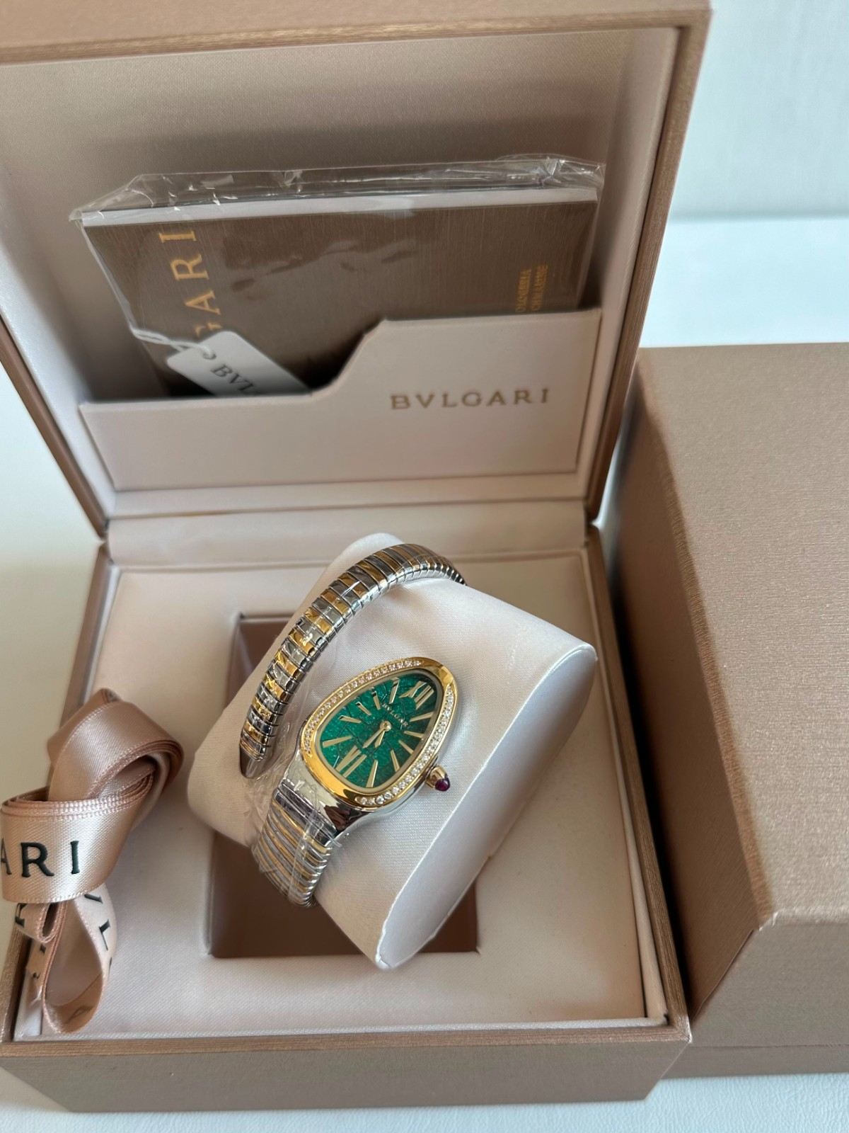 Bvlgari Serpenti Tubogas 35MM Two-Tone Yellow Gold Diamond Green Dial Women’s Wristwatch Bvlgari Serpenti Tubogas 35MM Two-Tone Yellow Gold Diamond Green Dial Women’s Wristwatch