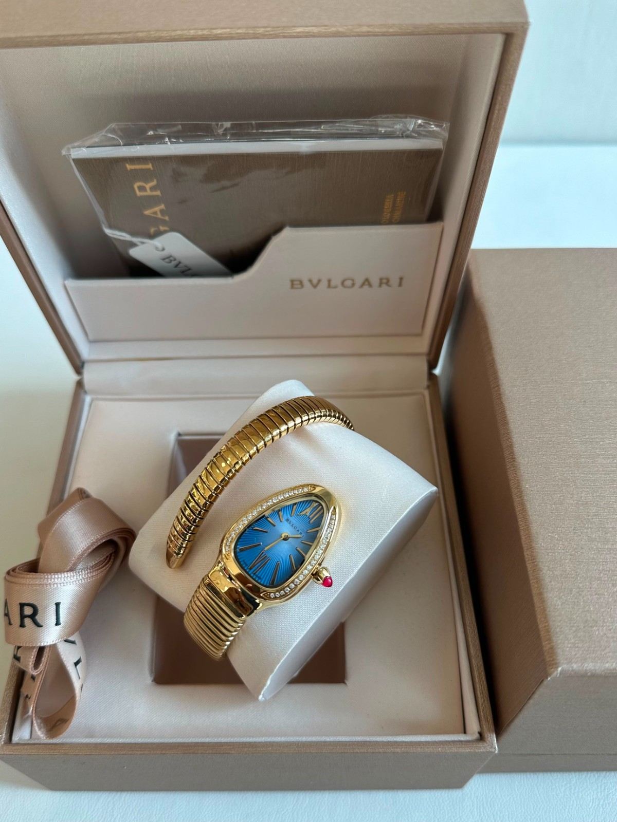Bvlgari Serpenti Tubogas 35MM Yellow Gold Diamond Blue Dial Women’s Wristwatch Bvlgari Serpenti Tubogas 35MM Yellow Gold Diamond Blue Dial Women’s Wristwatch