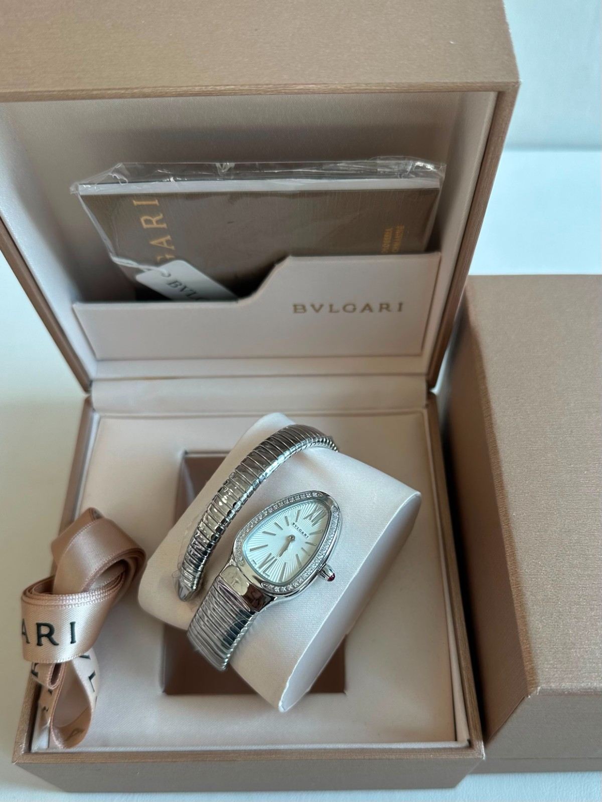 Bvlgari Serpenti Tubogas White Dial Stainless Steel Diamond Bezel Ladies Watch Bvlgari Serpenti Tubogas White Dial Stainless Steel Diamond Bezel Ladies Watch